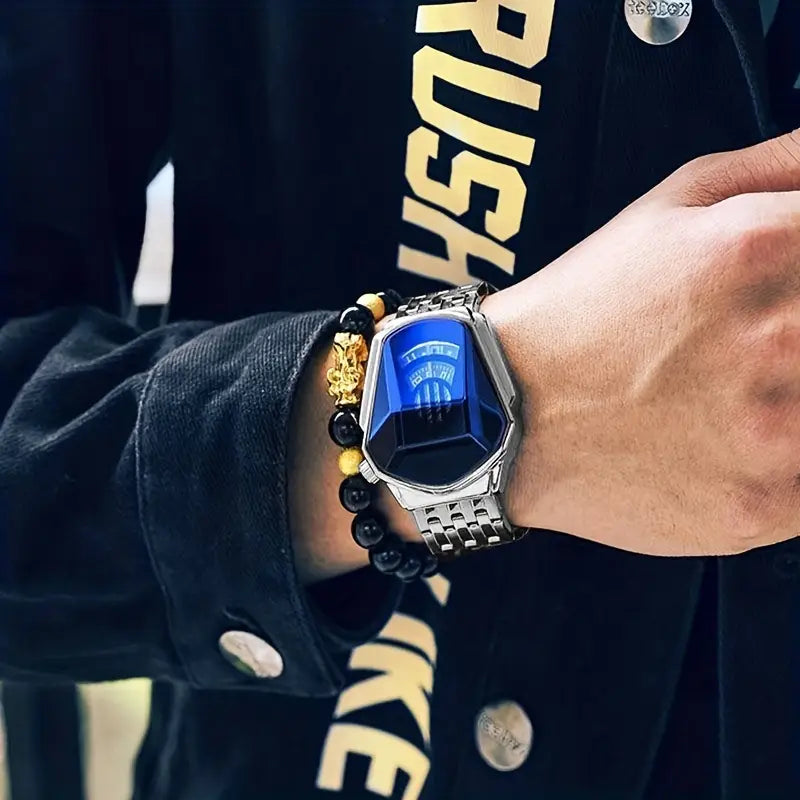 Minimalist Golden Quartz Watch – Snake Head Design